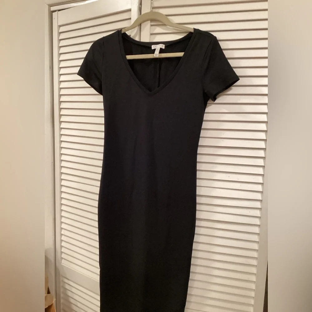 Leith Black Midi Dress with Plunge V-Neck. Short sleeve. - Picture 3 of 8